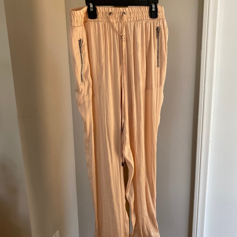 Jennifer Lopez light pink joggers